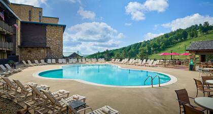 6BR Mountain Chalet with Private Deck | Sleeps 18