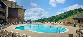 6BR Mountain Chalet with Private Deck | Sleeps 18