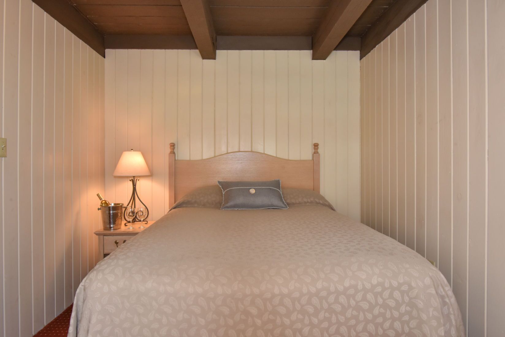 Berço de viagem, Wi-Fi de cortesia, roupa de cama