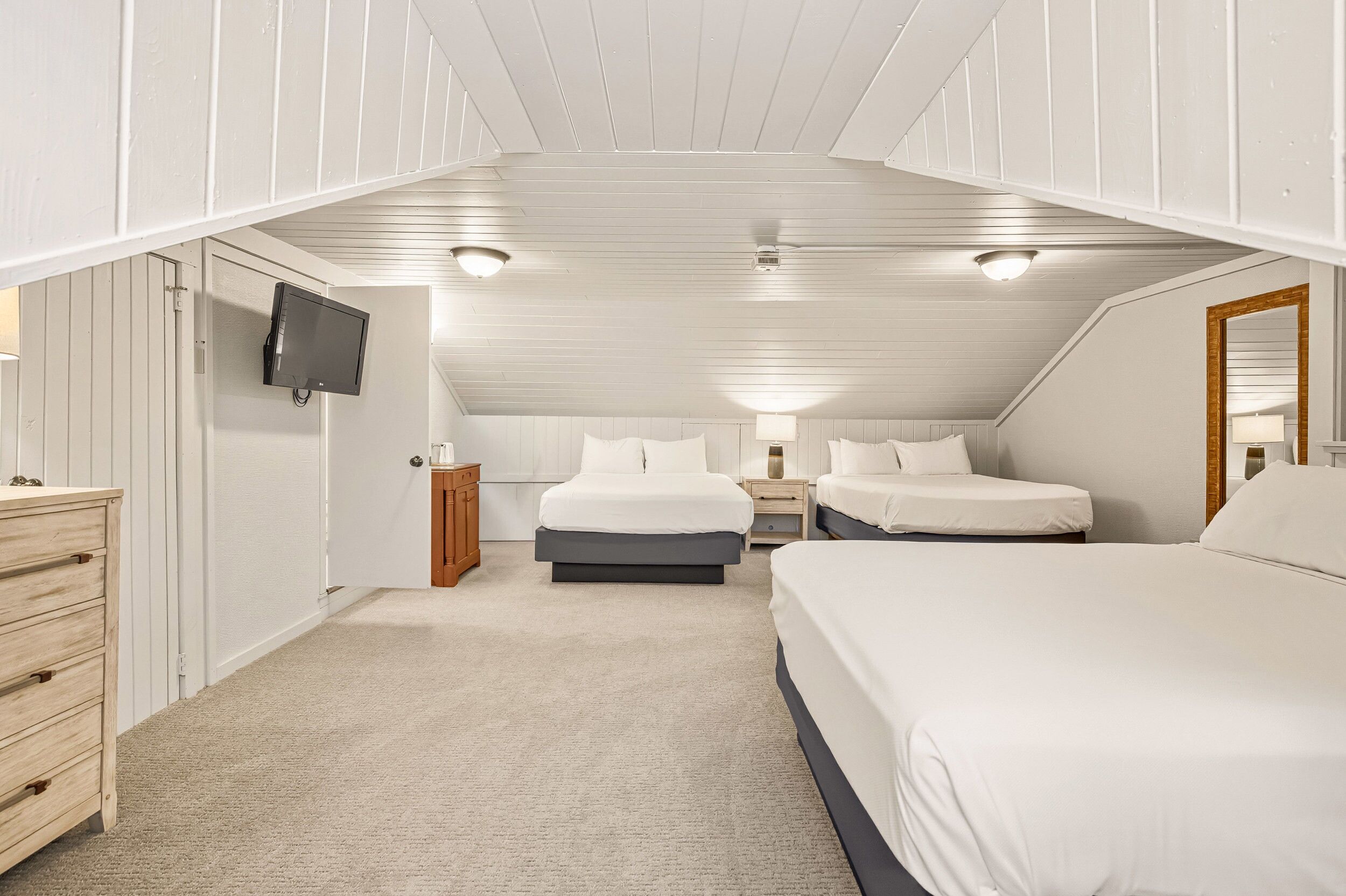 Cuna de viaje, wifi gratis y ropa de cama 