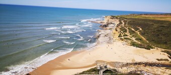 World Surf Reserve: 10-minute walk from Coxos Beach! Loft with patio and BBQ!