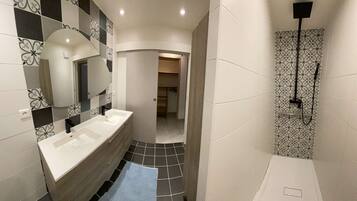 Shower, towels