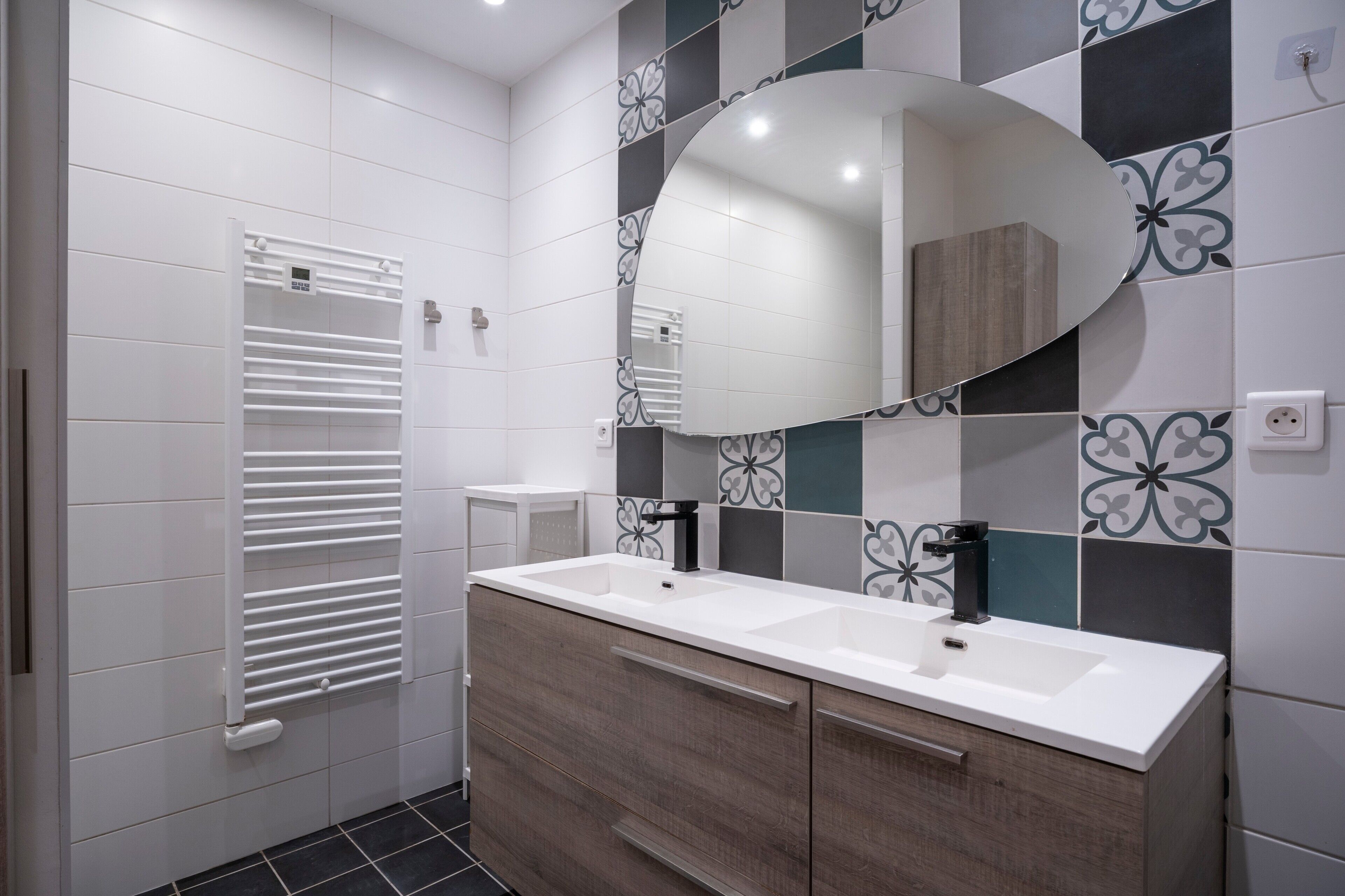 Shower, towels