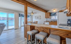 Microondas, horno, parrilla de estufa y lavavajillas 