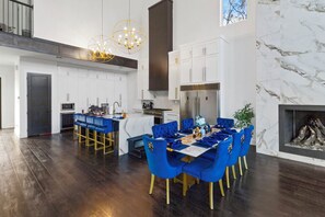 Dining - Majestic 6BR Sleeps 24 w BBQ, Hot Tub, Downtown Skyline Views, Movie Theater (Dallas)