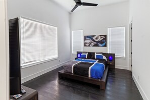 6 bedrooms, iron/ironing board, travel cot, free WiFi