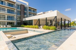 Pool - 1 bedroom, pool, gym, and artificial beach (Punta Cana)