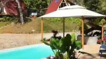 Standard-talo, tupakointi kielletty, järvinäköala | Uima-allas