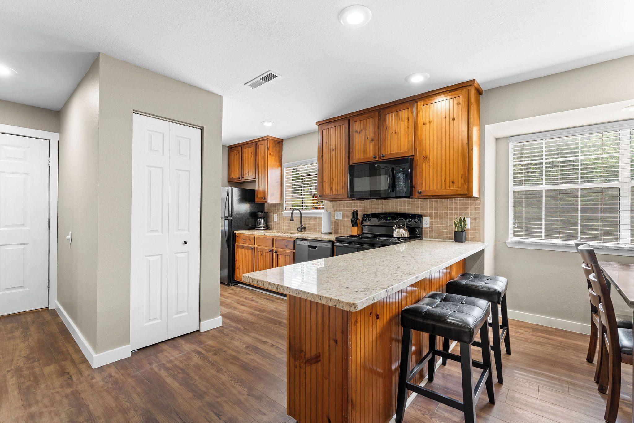 Refrigerador, microondas, horno, placa de cocina