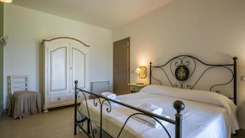 Lägenhet - 1 sovrum - bottenvåning | Värdeförvaringsskåp på rummet, strykjärn/strykbräda och gratis wi-fi