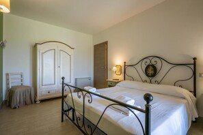 Apartamento, 1 habitación, planta baja | Caja fuerte, tabla de planchar con plancha, wifi gratis