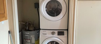 Perfect 2-bedroom condo with AC in fabulous Downtown San Marcos