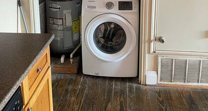 Perfect 2-bedroom condo with AC in fabulous Downtown San Marcos