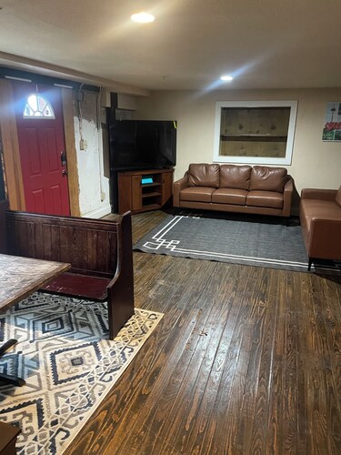 Perfect 2-bedroom condo with AC in fabulous Downtown San Marcos