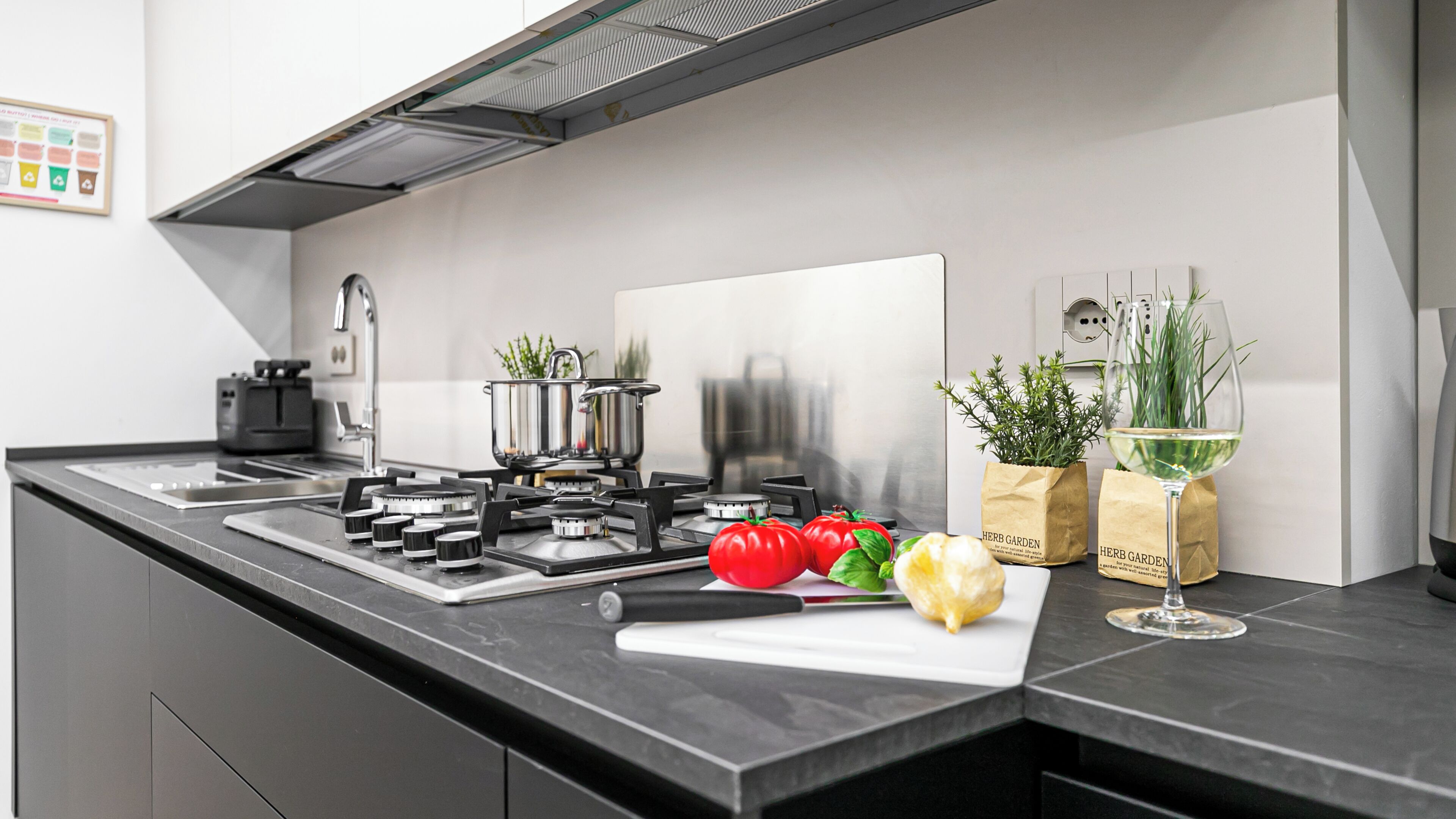 Forno, piano cottura, lavastoviglie, macchina per tè/caffè