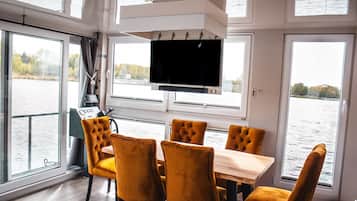 Mobile Home | Tempat makan