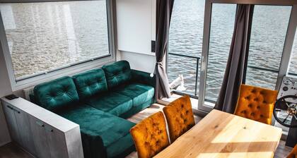 Schwimmendes Ferienhaus in Berlin