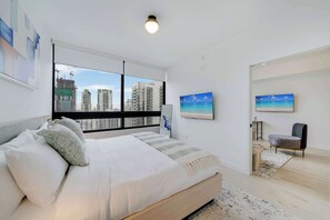 1 Schlafzimmer, Schreibtisch, Bügeleisen/Bügelbrett, Reisekinderbett