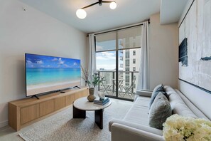 Fernseher, Tischfußball, Arbeitsbereiche