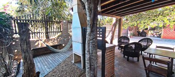 Tarumã Challes 02: Complete chalet, 2 bedrooms, balcony and barbecue, pets allowed.