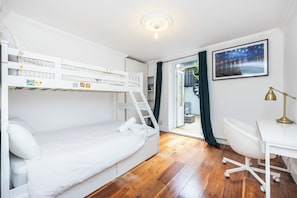 2 bedrooms, iron/ironing board, WiFi, bed sheets - Private Garden Entire Town House in Earl's Court (London)