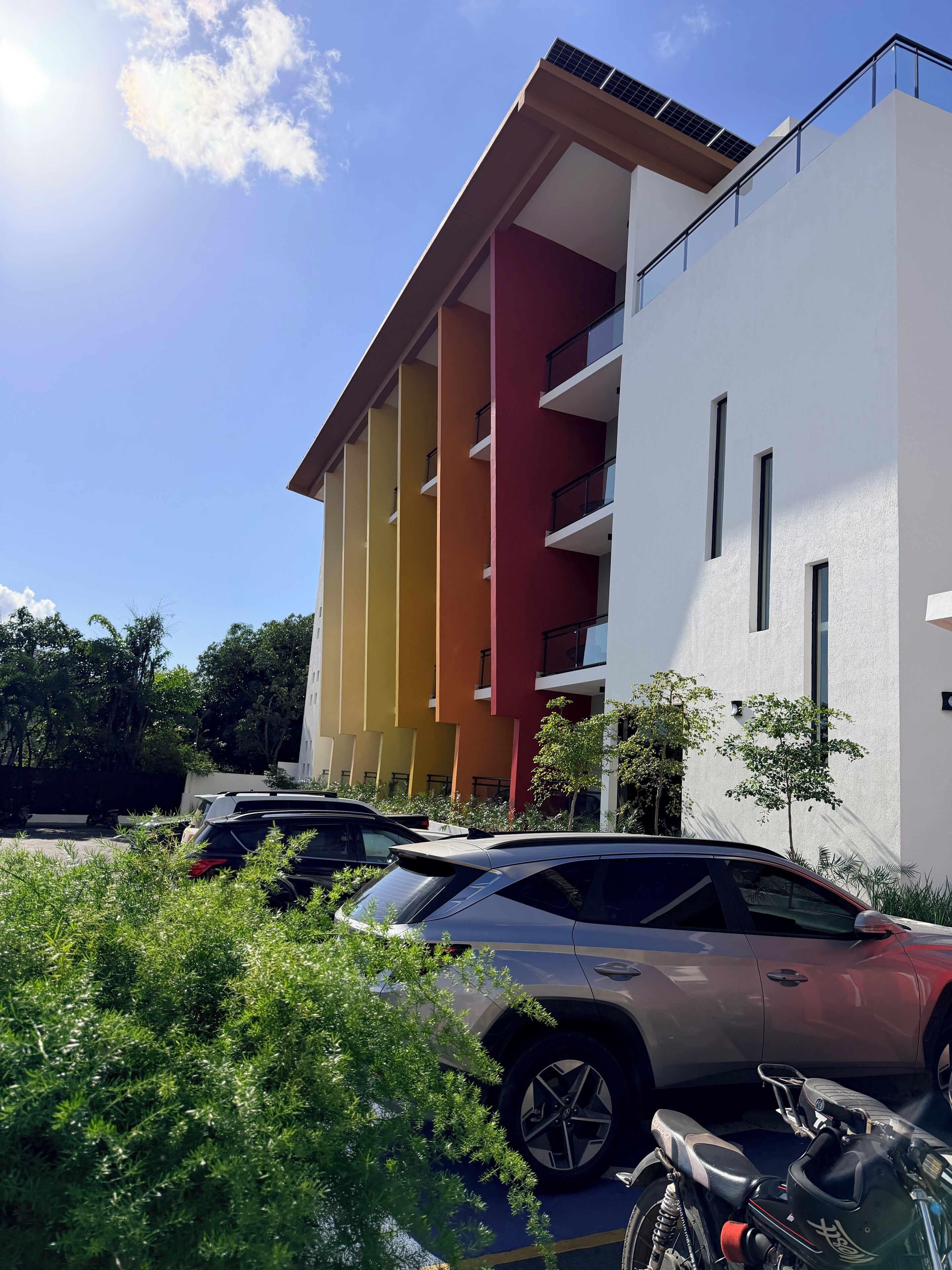 Quarto urbano, 1 cama Queen, sacada, vista para o pátio | Fachada