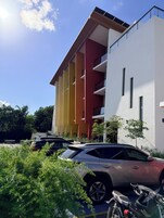 City-rum - 1 queensize-säng - balkong - utsikt mot innergården | Exteriör