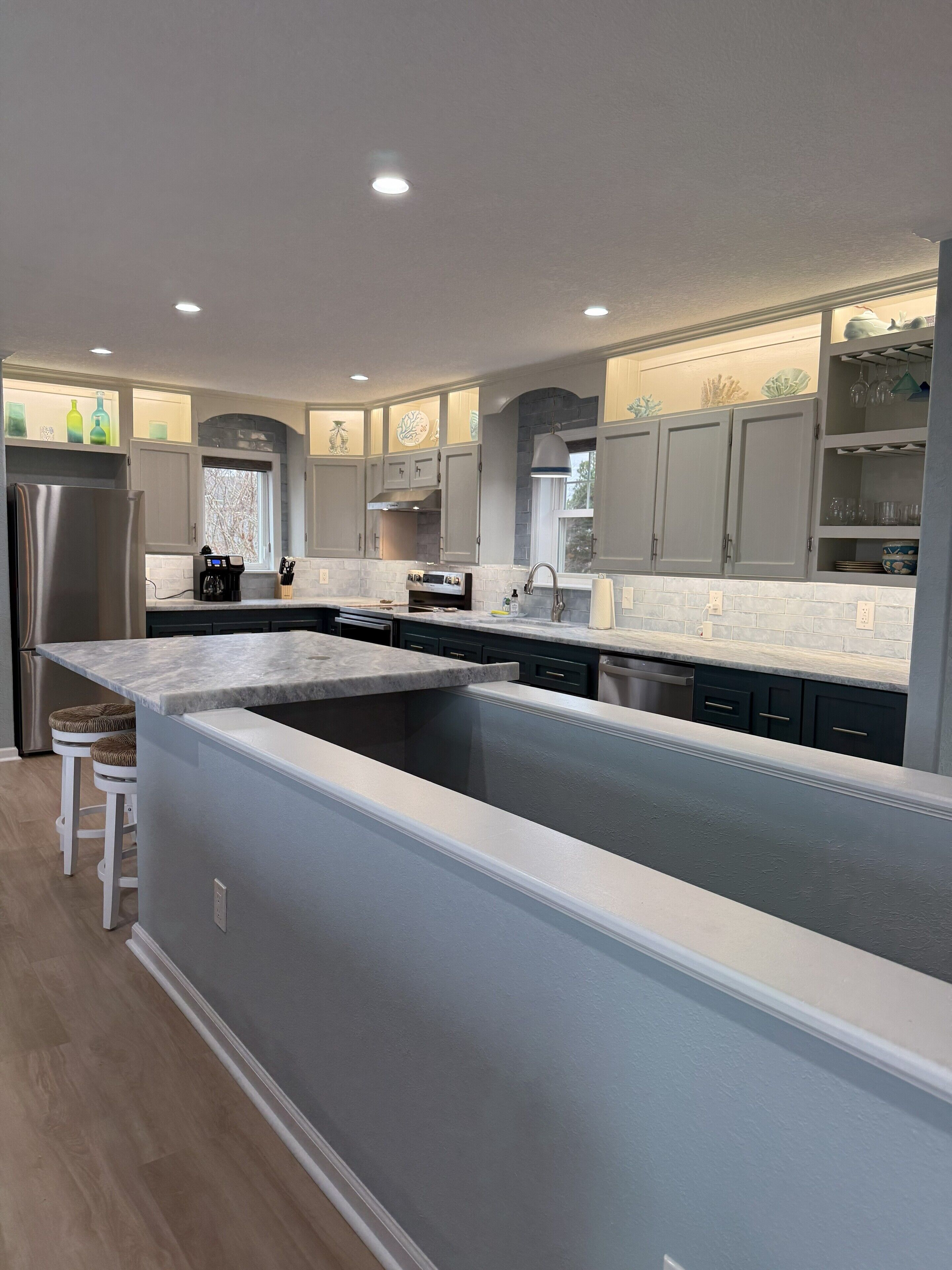 Mikrobølgeovn, kokeplater og oppvaskmaskin