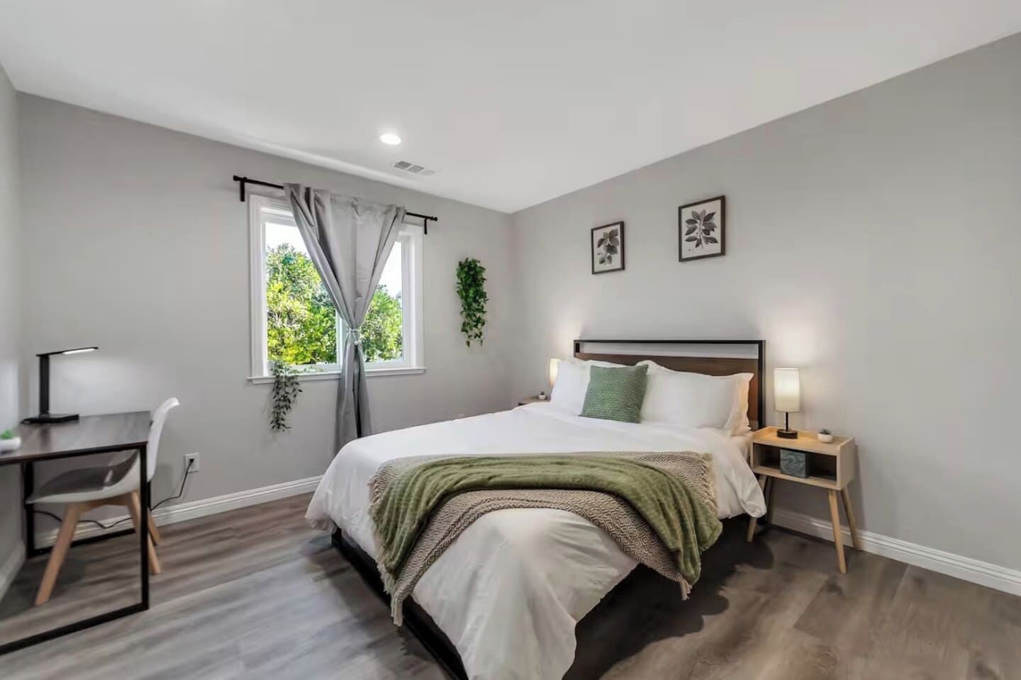 Escrivaninha, ferros/tábuas de passar roupa, Wi-Fi