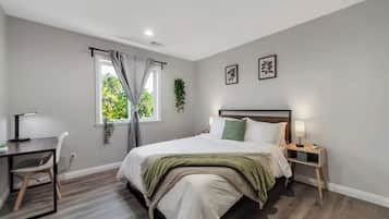 Escrivaninha, ferros/tábuas de passar roupa, Wi-Fi