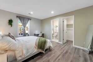 Desk, iron/ironing board, WiFi