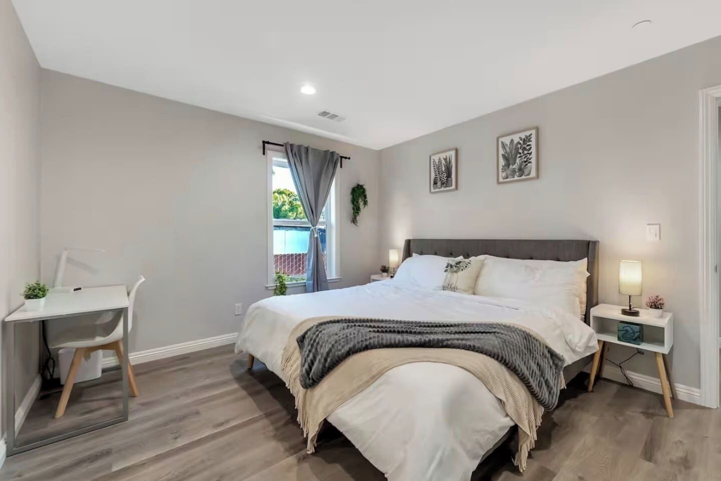 Desk, iron/ironing board, WiFi