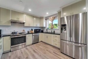 Micro-ondas, fogão, cooktop, lava-louças