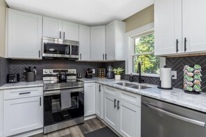 Mikroaaltouuni, uuni, liesi, astianpesukone