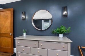 Interior - Remodeled second-floor home in Columbus' central Clintonville - close to it all! (Columbus)