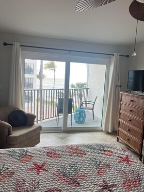 Iron/ironing board, WiFi, bed sheets - Beach Front 1-bedroom condo mid island Fort Myers Beach (Fort Myers Beach)