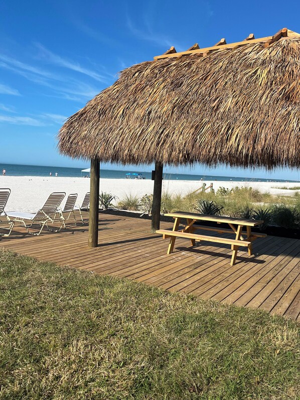 Beach - Beach Front 1-bedroom condo mid island Fort Myers Beach (Fort Myers Beach)