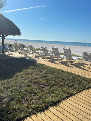Beach - Beach Front 1-bedroom condo mid island Fort Myers Beach (Fort Myers Beach)