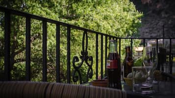 Chambre Double SupĂ©rieure, balcon, vue fleuve | Enceinte de lâhĂ©bergement