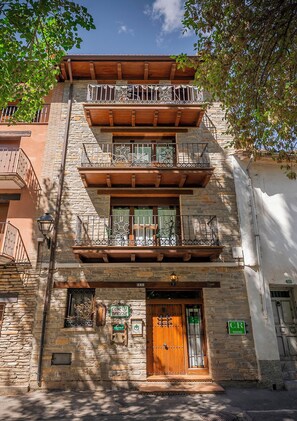 المنشأة من الخارج