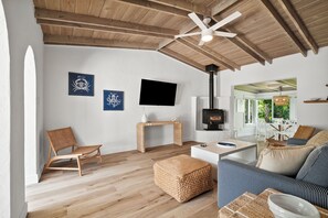 智能电视、乒乓球