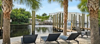 7 bedroom waterfront home! Dock slip included &Paddleboards, Kayaks, Firepits