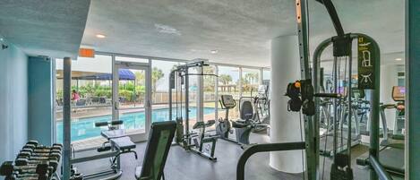 Condo, Plusieurs lits (Pelican Beach Terrace 1404) | Centre d’entraînement physique