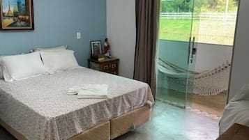 Una scrivania, postazione laptop, Wi-Fi gratuito