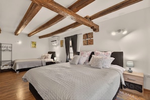 2 bedrooms, iron/ironing board, travel cot, free WiFi