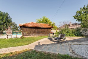 Property grounds - Villa Augusta is a family-friendly eco-farmhouse with organic garden (Pchelnik)