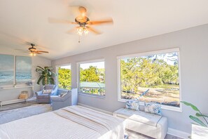 Escritorio, wifi y ropa de cama 