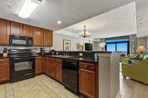 Fridge, microwave, oven, stovetop - ☀️Oceanfront | Pool |Anderson Ocean Club Unit 1510☀️ (Myrtle Beach)