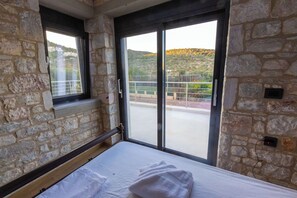 3 chambres, fer et planche à repasser, Wi-Fi, draps fournis