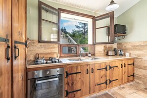 Fridge, microwave, oven, coffee/tea maker - U Ponte Grossu - Piscine Privée (Sari-Solenzara)
